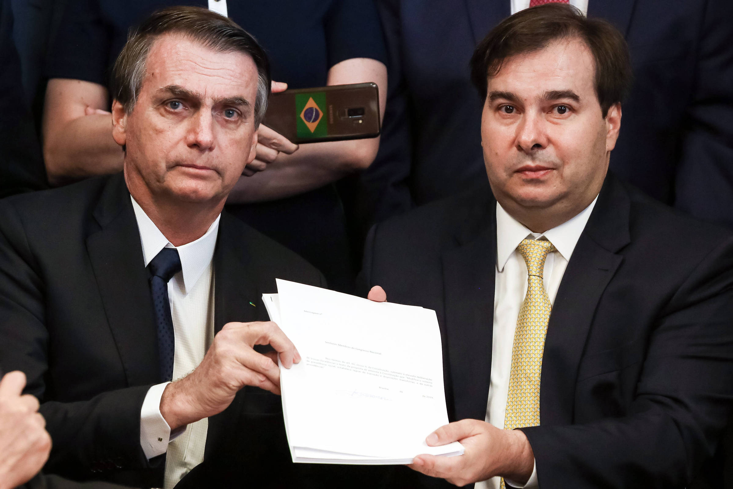 Bolsonaro trata crise como 'página virada' mas ainda tem obstáculos no Congresso